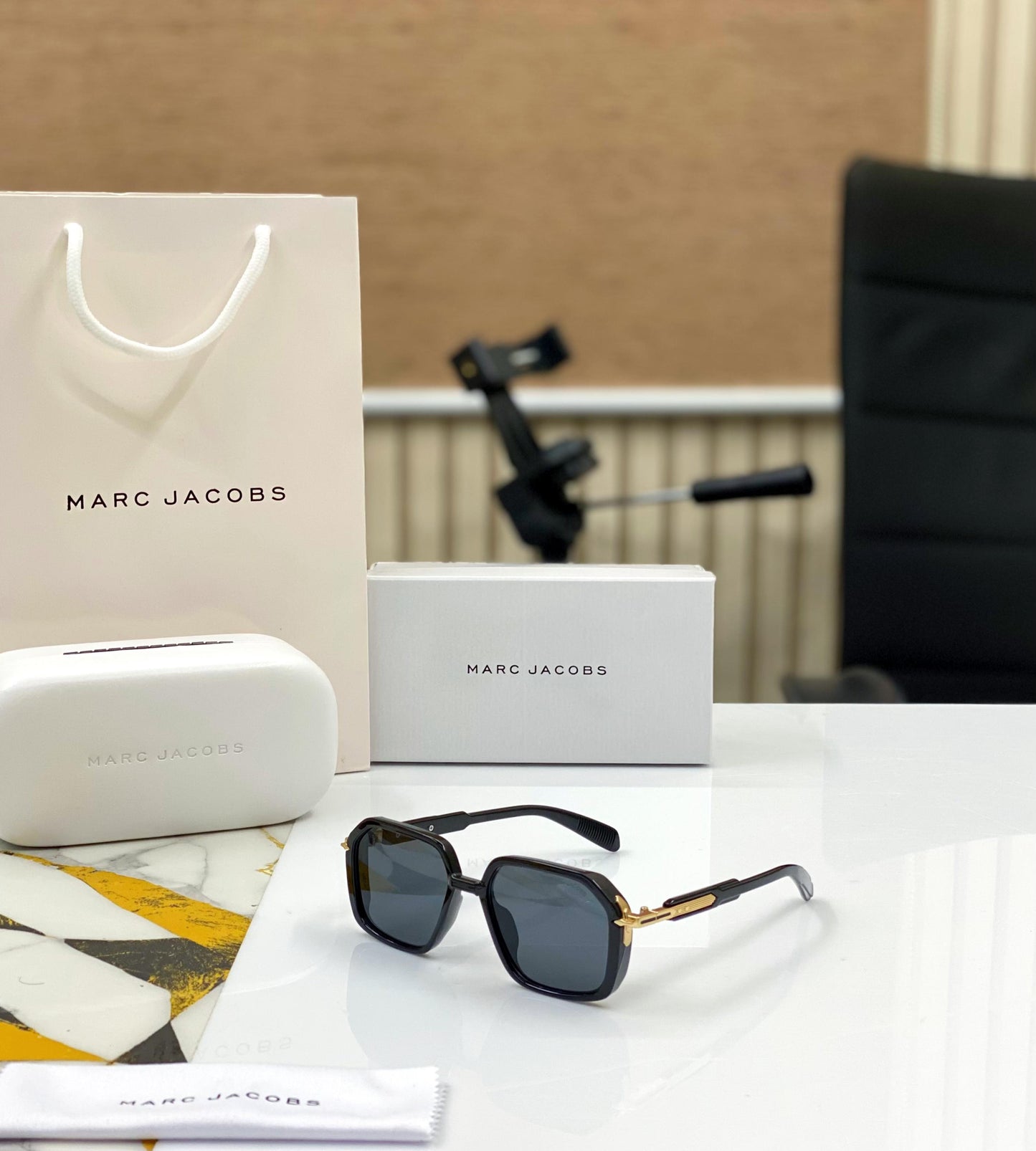 MARC JACOBS