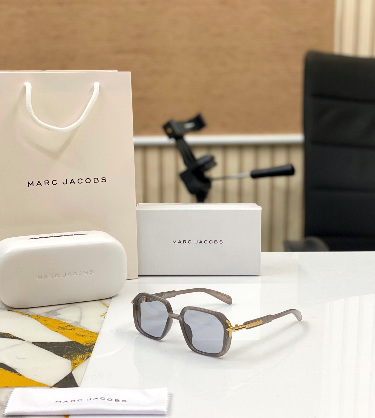 MARC JACOBS