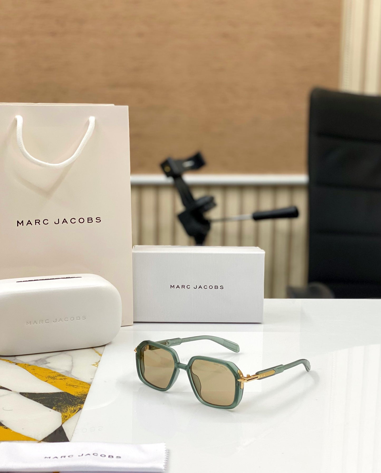 MARC JACOBS