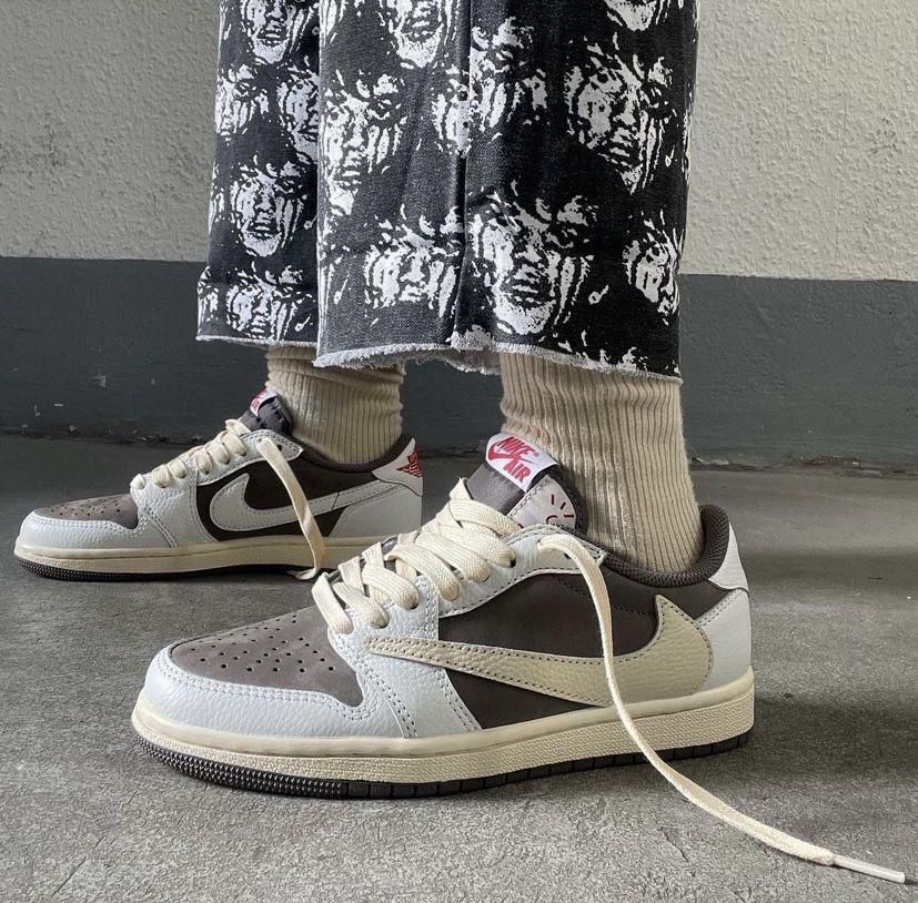 TRAVIS SCOTT X AIR JORDAN 1 LOW OG 'REVERSE MOCHA'
